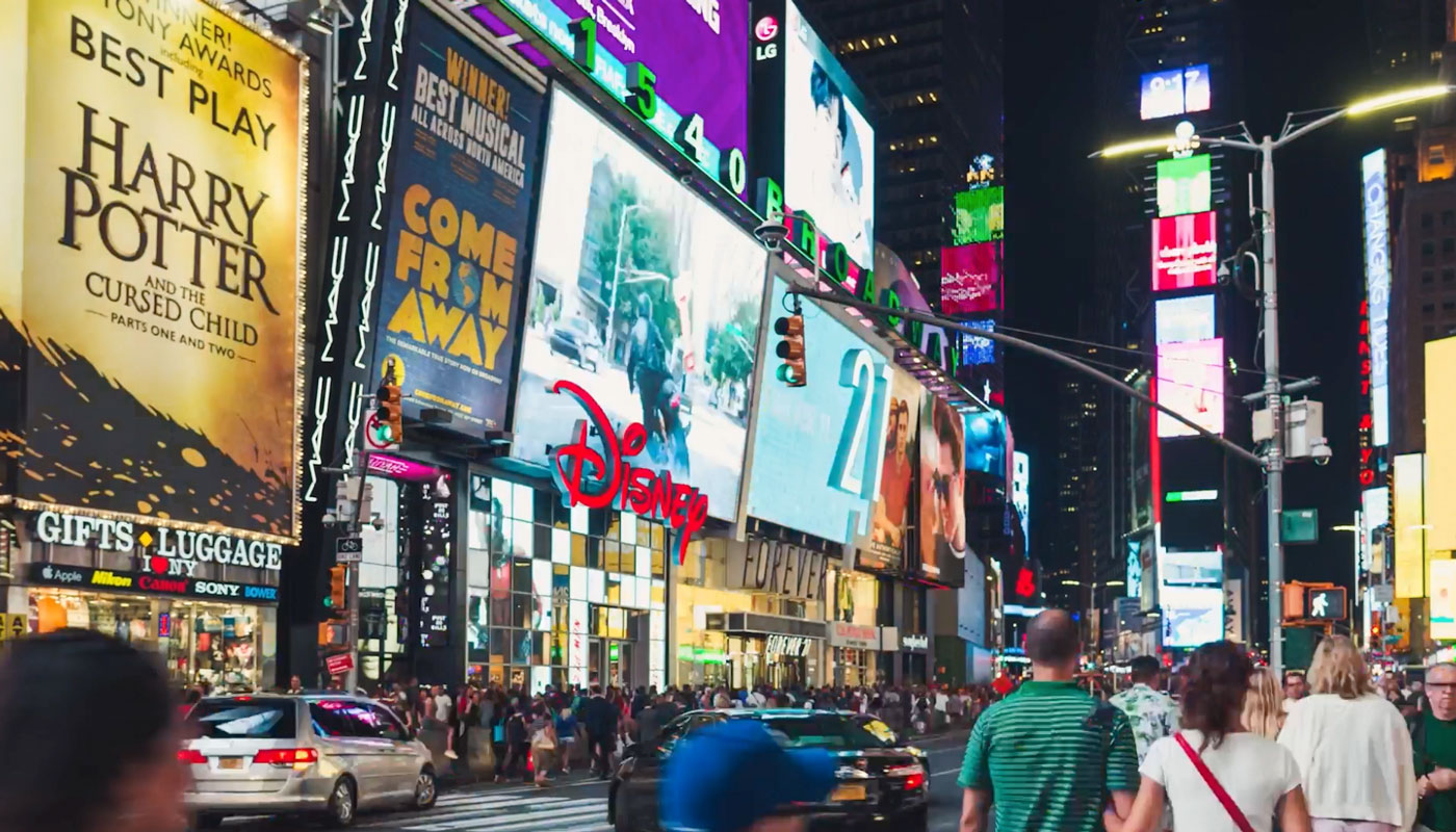 Broadway Experiences: A Guide to the Latest Shows and Tips for Your Visit