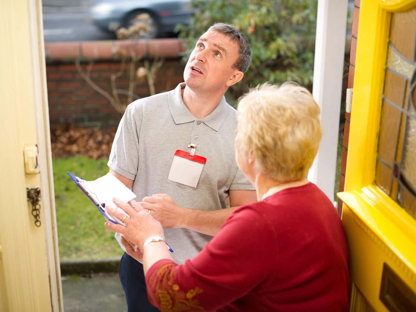 Homeowners: Avoid These Roofing Scams